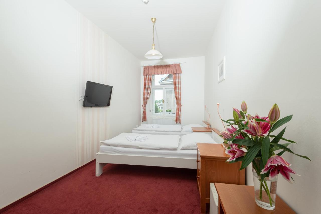 Hotel Posta Sobotka Esterno foto