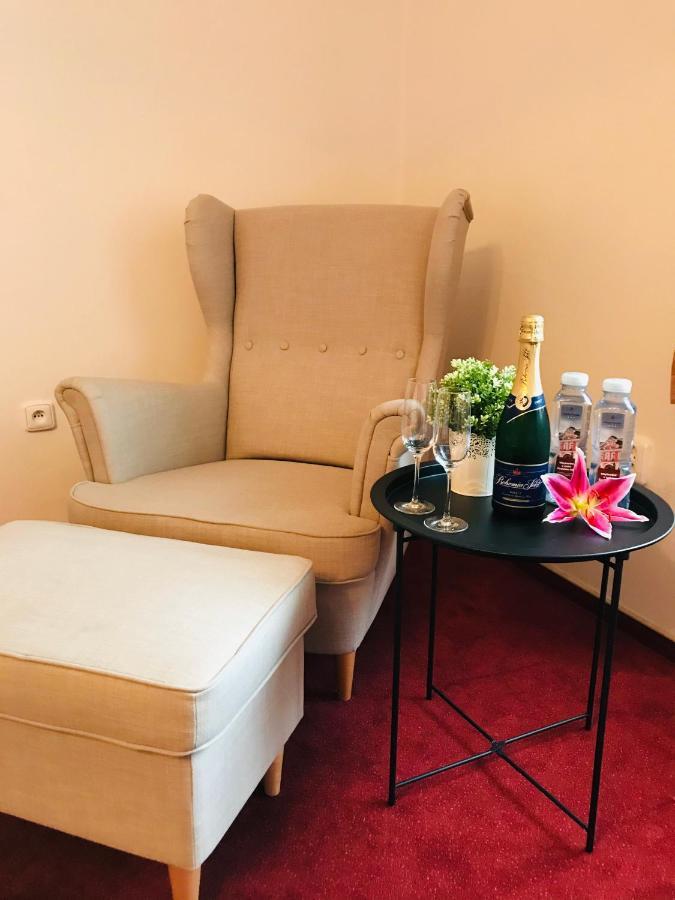 Hotel Posta Sobotka Esterno foto