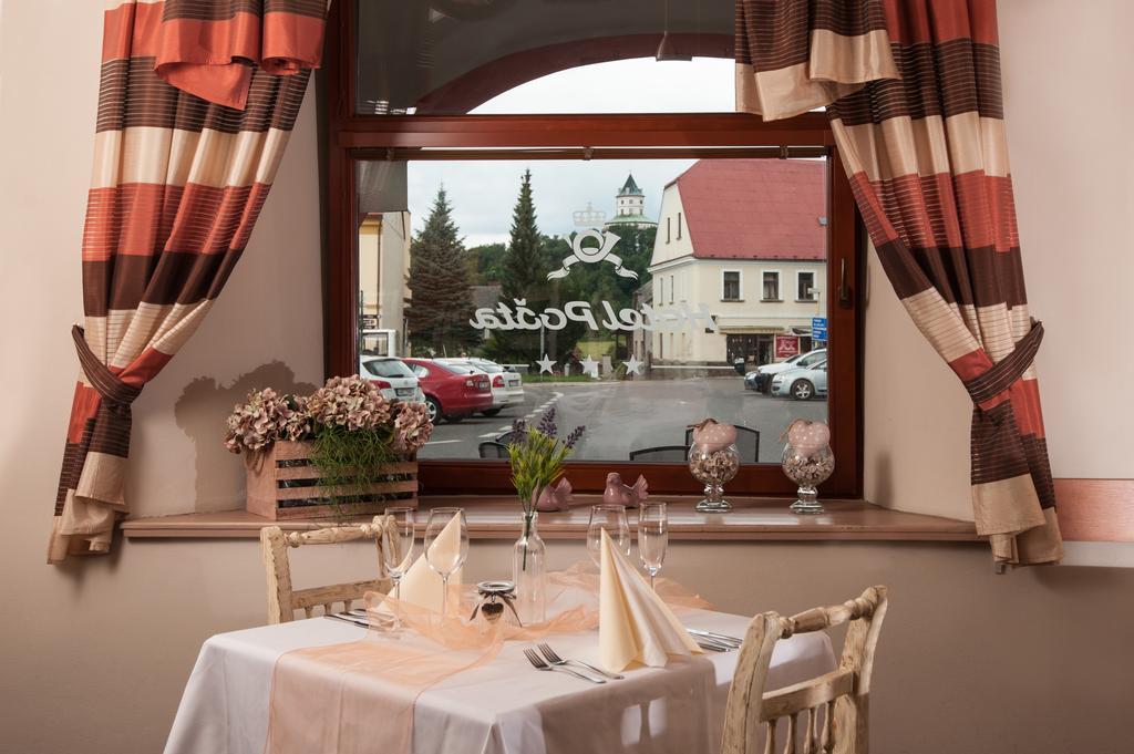 Hotel Posta Sobotka Esterno foto