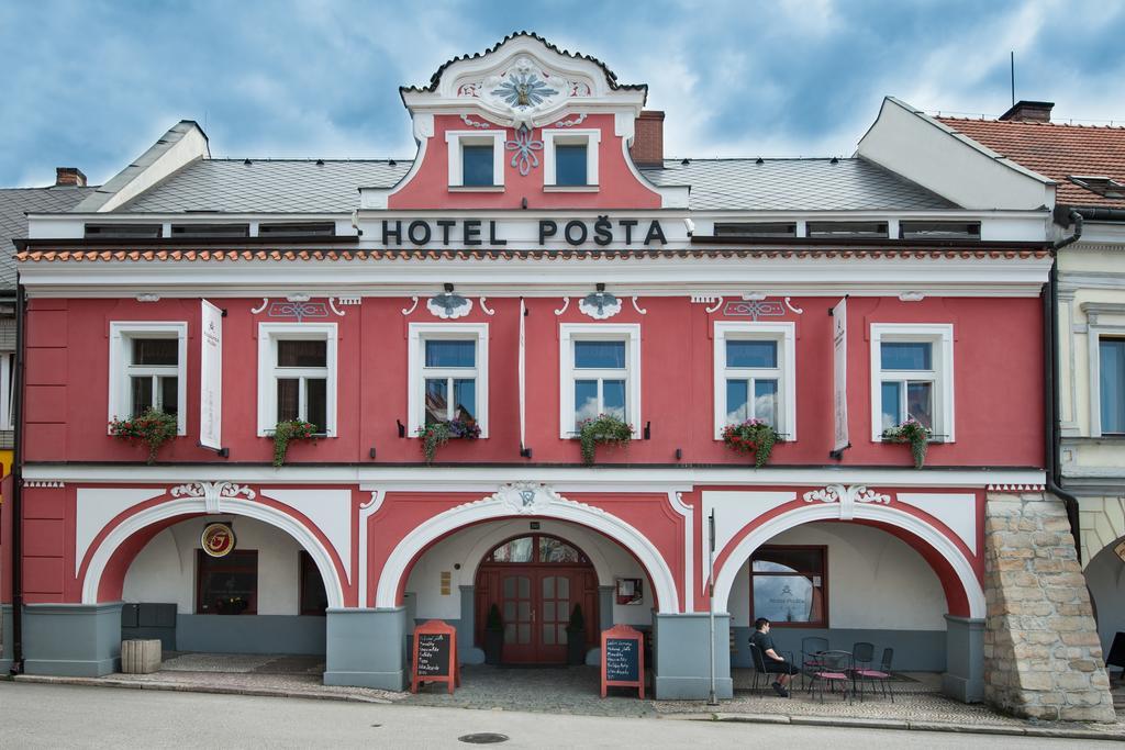 Hotel Posta Sobotka Esterno foto