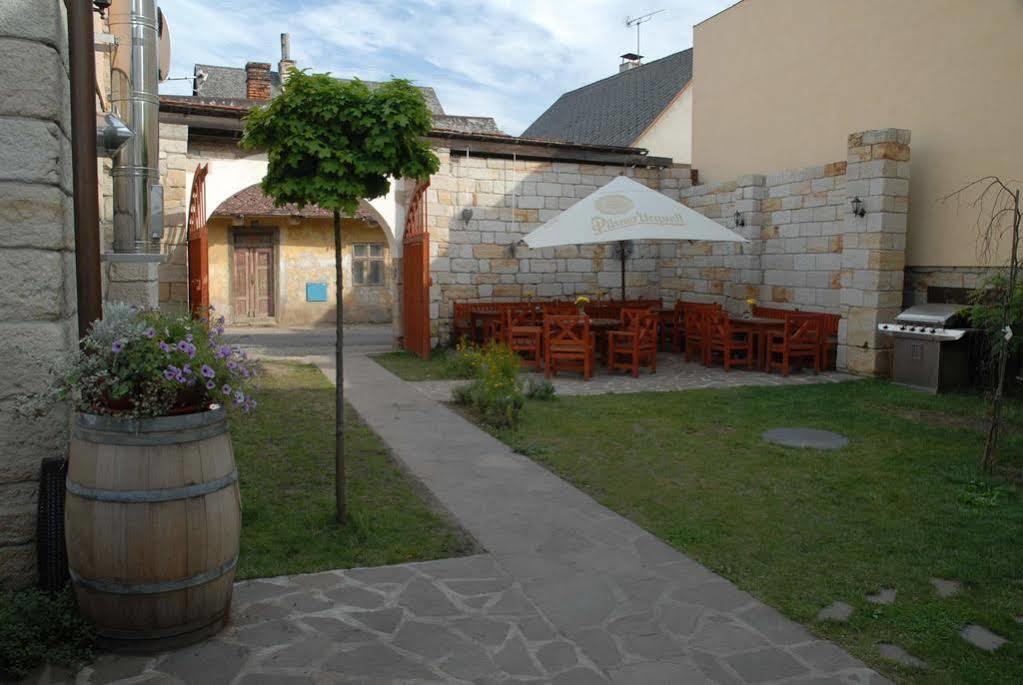 Hotel Posta Sobotka Esterno foto