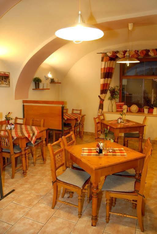 Hotel Posta Sobotka Esterno foto
