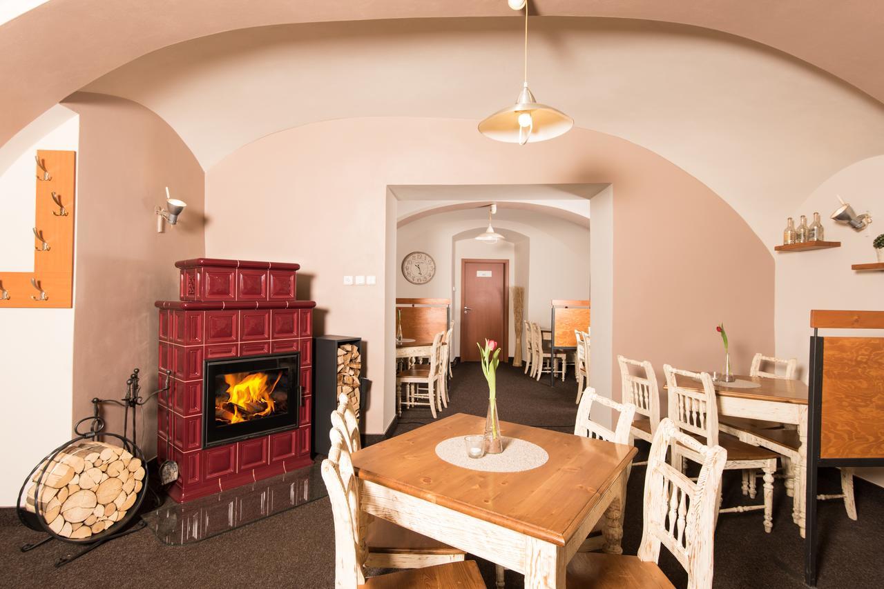Hotel Posta Sobotka Esterno foto