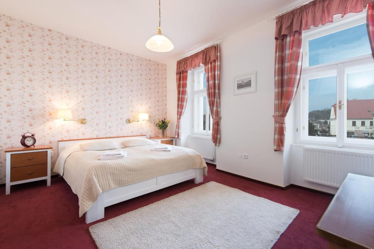 Hotel Posta Sobotka Esterno foto