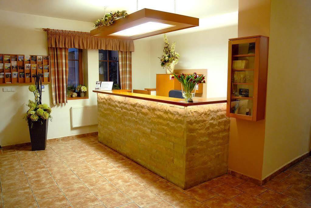Hotel Posta Sobotka Esterno foto